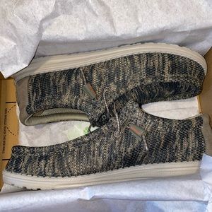 NIB Men’s Hey Dude Shoes size 9